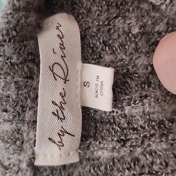 Block colored grey and white sweater - Picture 2 of 5